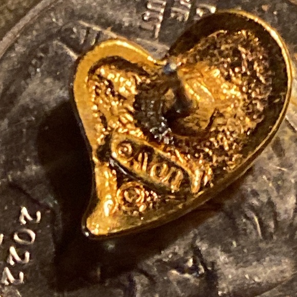 AVON Signed Vintage Heart Shaped Gold Tone Stud Earrings with Faux Pearls - Picture 5 of 5